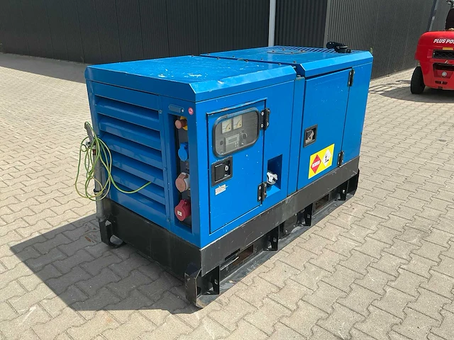 Atlas copco ya3 13 kva noodstroomaggregaat - afbeelding 8 van  15