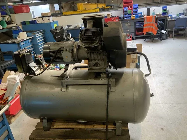 Atlas copco zuigercompressor - afbeelding 2 van  7
