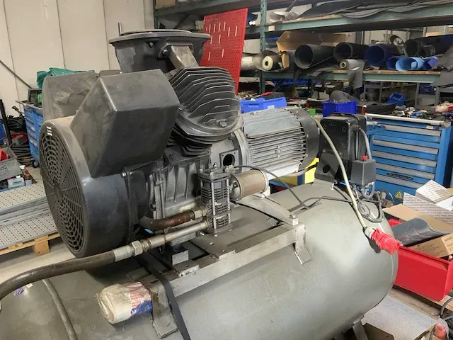 Atlas copco zuigercompressor - afbeelding 3 van  7