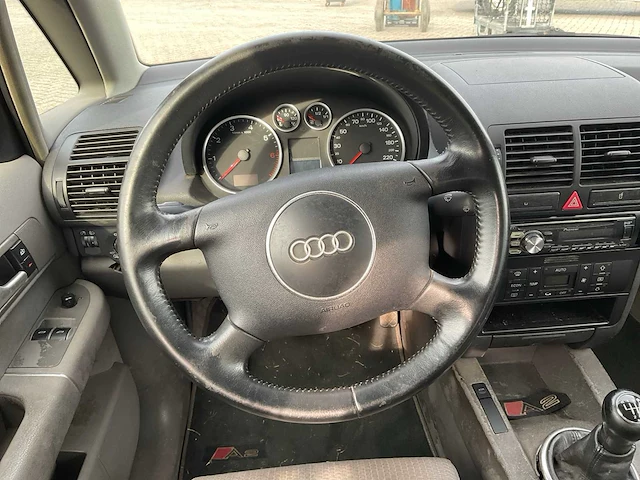 Audi - 2001 - a2 - personenauto - afbeelding 14 van  20