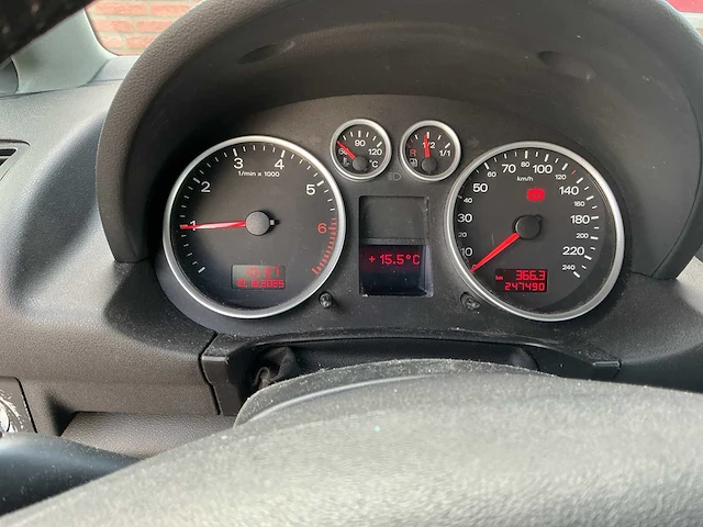 Audi - 2002 - a2 - 1.4 - personenauto - afbeelding 8 van  12