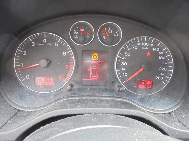 Audi - 2005 - a3 - 2.0 fsi ambition - 43-rp-nv - afbeelding 12 van  12