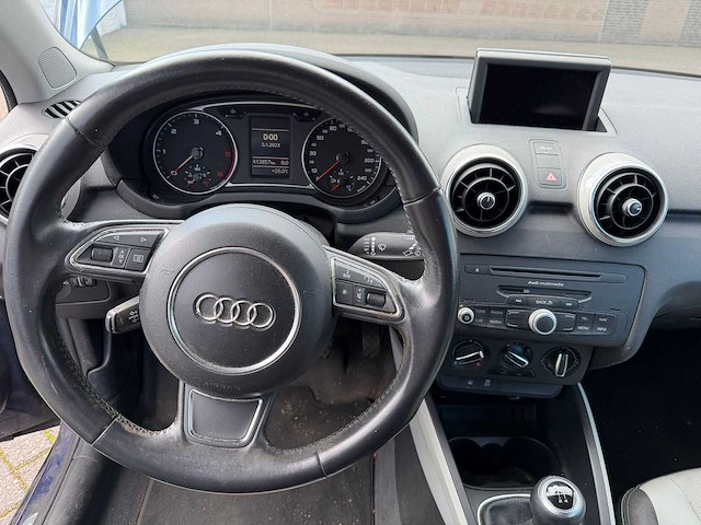 Audi - 2010 - a1 - 1.6 tdi amb. pl. - 27-nhn3 - afbeelding 8 van  9