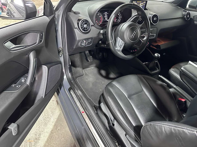 Audi - a1 - 1.0 tfsi adrenalin - np-731-k - afbeelding 2 van  22