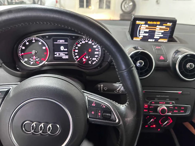 Audi - a1 - 1.0 tfsi adrenalin - np-731-k - afbeelding 3 van  22