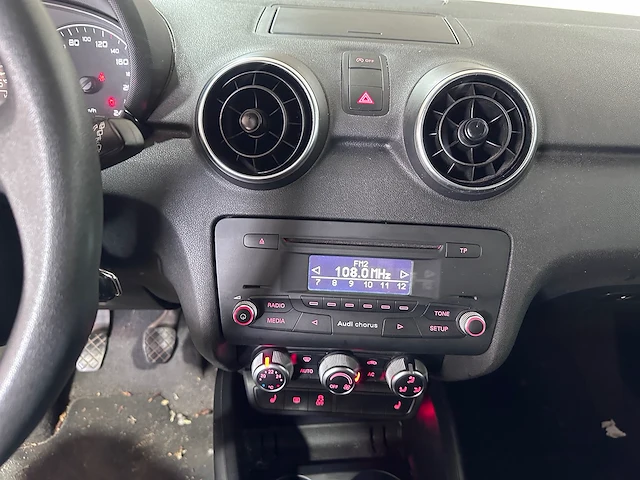 Audi - a1 - 1.2 tfsi s edition - 5-kxl-02 - afbeelding 6 van  18