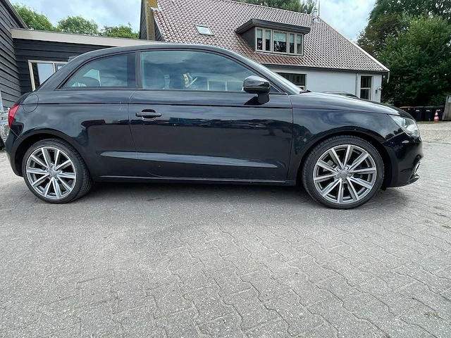 Audi - a1 - 1.6 tdi ambition - personenauto - afbeelding 12 van  22