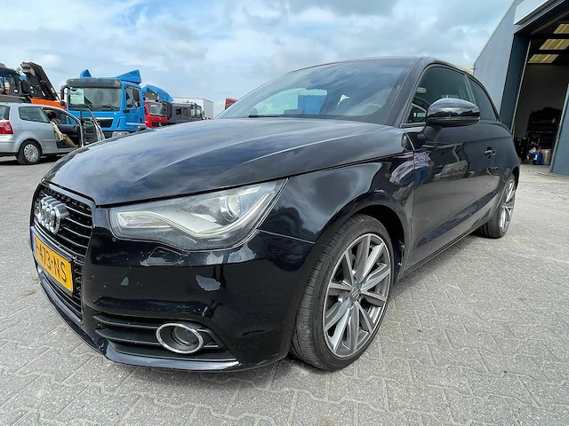 Audi - a1 - 1.6 tdi ambition - personenauto - afbeelding 17 van  22