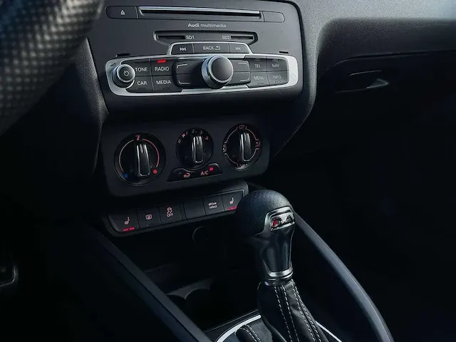 Audi - a1 - 1.8 tfsi sport p l s - l-749-sk - 2015 - afbeelding 10 van  10