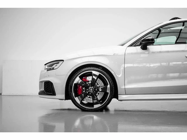 Audi - a3 limousine - 2.5 tfsi rs3 quattro - hbt-68-b - 2019 - afbeelding 29 van  64