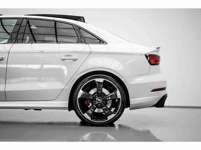 Audi - a3 limousine - 2.5 tfsi rs3 quattro - hbt-68-b - 2019 - afbeelding 33 van  64