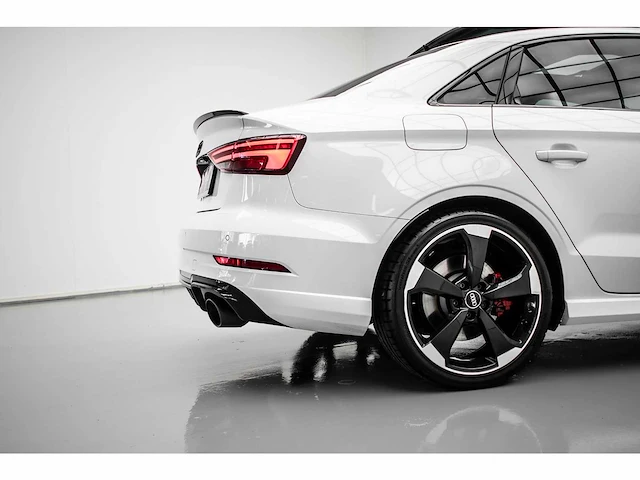 Audi - a3 limousine - 2.5 tfsi rs3 quattro - hbt-68-b - 2019 - afbeelding 43 van  64