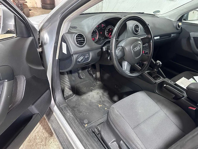 Audi - a3 sportback - 1.9 tdi attraction - 30-tz-kl - afbeelding 18 van  19