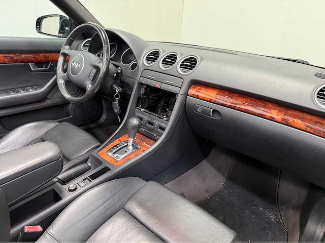 Audi - a4 cabriolet - 2.5 v6 - personenauto - 2005 - afbeelding 6 van  30