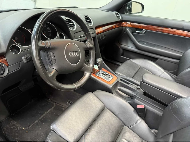 Audi - a4 cabriolet - 2.5 v6 - personenauto - 2005 - afbeelding 8 van  30