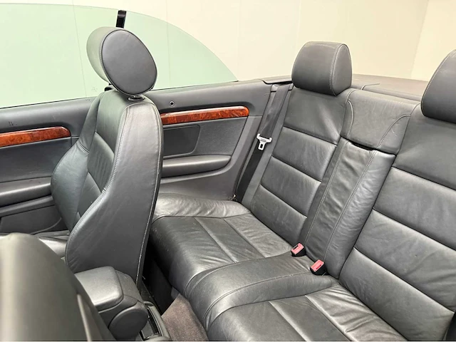 Audi - a4 cabriolet - 2.5 v6 - personenauto - 2005 - afbeelding 11 van  30