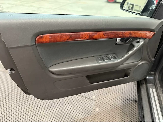 Audi - a4 cabriolet - 2.5 v6 - personenauto - 2005 - afbeelding 14 van  30