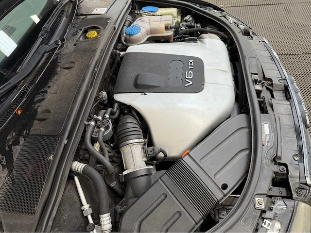 Audi - a4 cabriolet - 2.5 v6 - personenauto - 2005 - afbeelding 16 van  30