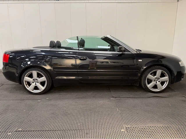 Audi - a4 cabriolet - 2.5 v6 - personenauto - 2005 - afbeelding 25 van  30