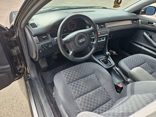 Audi - a6 limousine - 2.4 5v advance - xt-gb-41 - afbeelding 2 van  22