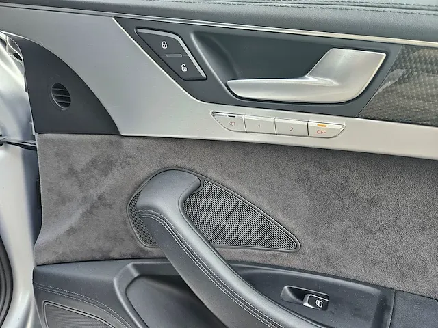 Audi - a8 - 4.0 tfsi s8 pl q pl+ - hs-178-p - afbeelding 25 van  48