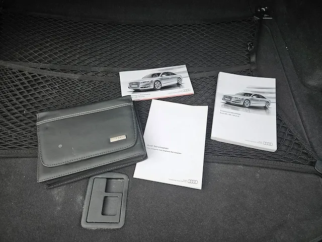 Audi - a8 - 4.0 tfsi s8 pl q pl+ - hs-178-p - afbeelding 43 van  48