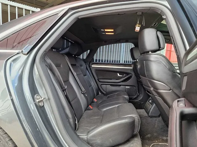 Audi - a8 - 5.2 s8 - v10 - 61-xd-fs - 2007 - afbeelding 18 van  26