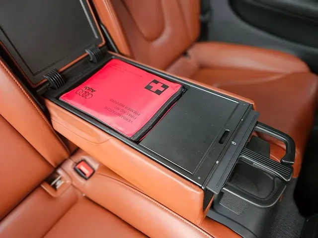 Audi - s5 coupé - 4.2 fsi s5 quattro - 76-hxh-9 - afbeelding 27 van  43