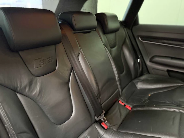Audi - s6 - v10 - 5.2 avant - personenauto - 2006 - afbeelding 16 van  42