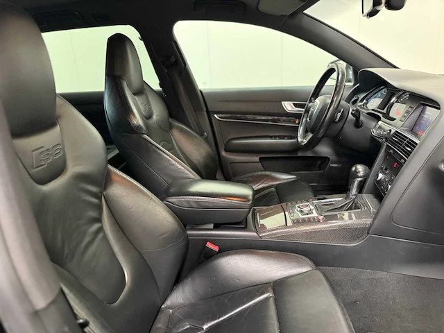 Audi - s6 - v10 - 5.2 avant - personenauto - 2006 - afbeelding 17 van  42
