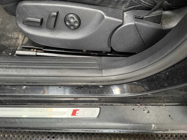 Audi - s6 - v10 - 5.2 avant - personenauto - 2006 - afbeelding 19 van  42