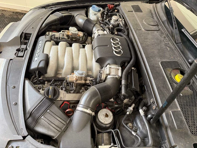 Audi - s6 - v10 - 5.2 avant - personenauto - 2006 - afbeelding 28 van  42