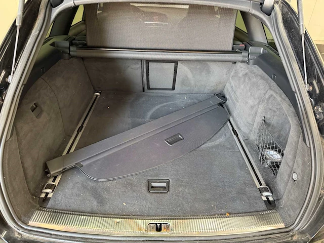 Audi - s6 - v10 - 5.2 avant - personenauto - 2006 - afbeelding 30 van  42