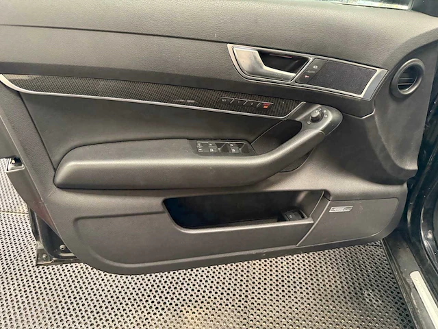 Audi - s6 - v10 - 5.2 avant - personenauto - 2006 - afbeelding 31 van  42