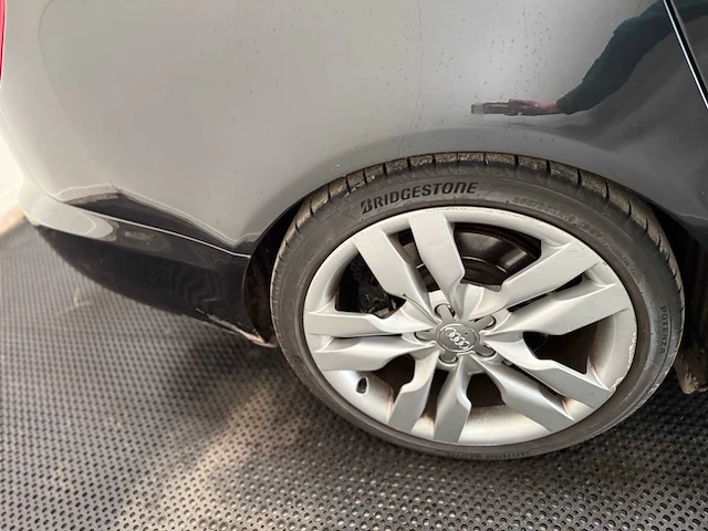 Audi - s6 - v10 - 5.2 avant - personenauto - 2006 - afbeelding 33 van  42