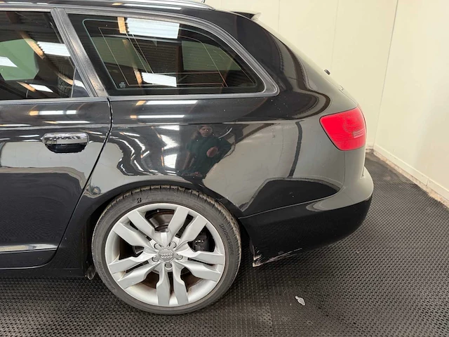 Audi - s6 - v10 - 5.2 avant - personenauto - 2006 - afbeelding 37 van  42