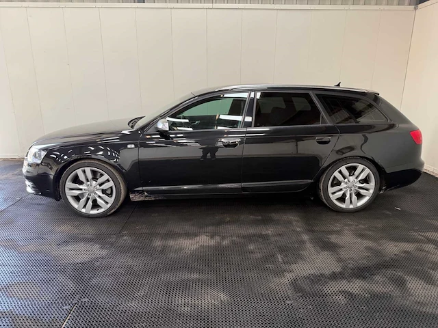 Audi - s6 - v10 - 5.2 avant - personenauto - 2006 - afbeelding 38 van  42