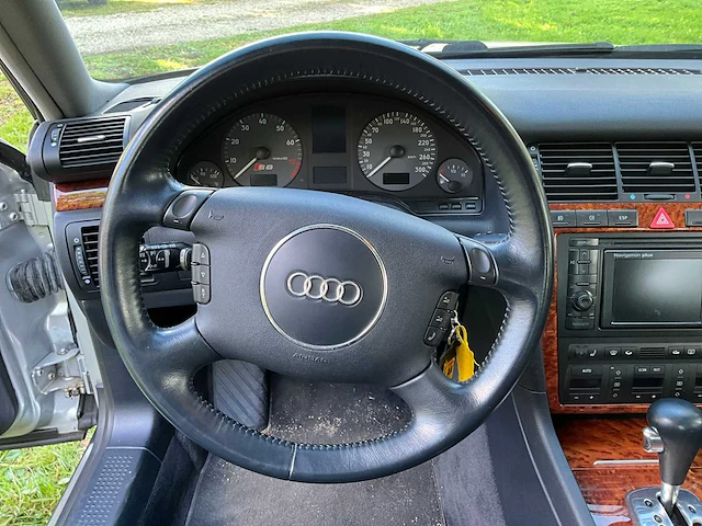 Audi - s8 4.2 5v - car - 2003 - afbeelding 11 van  35