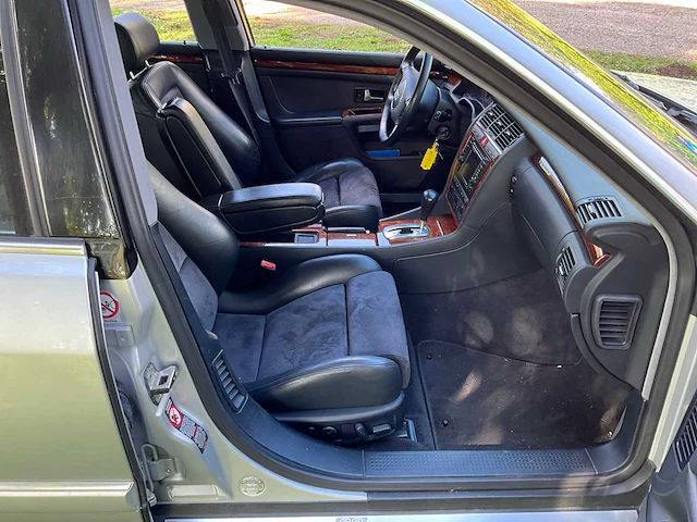Audi - s8 4.2 5v - car - 2003 - afbeelding 17 van  35