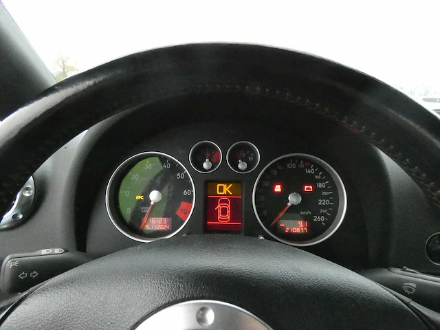 Audi - tt roadster - 1.8 5v turbo quattro - personenauto - afbeelding 14 van  29