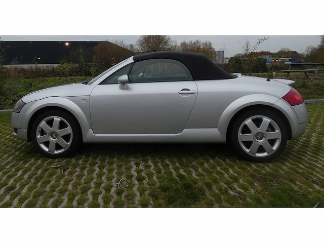 Audi - tt roadster - 1.8 5v turbo quattro - personenauto - afbeelding 28 van  29