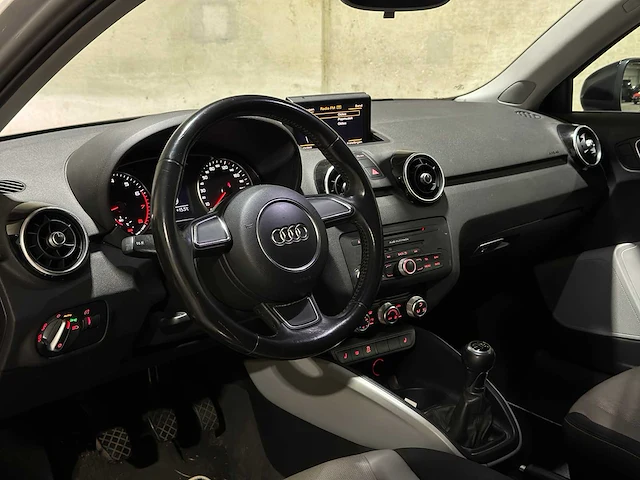 Audi a1 1.2 tfsi attraction 86pk 2010, tx-992-d - afbeelding 10 van  36