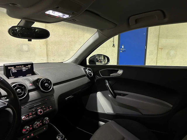 Audi a1 1.2 tfsi attraction 86pk 2010, tx-992-d - afbeelding 13 van  36
