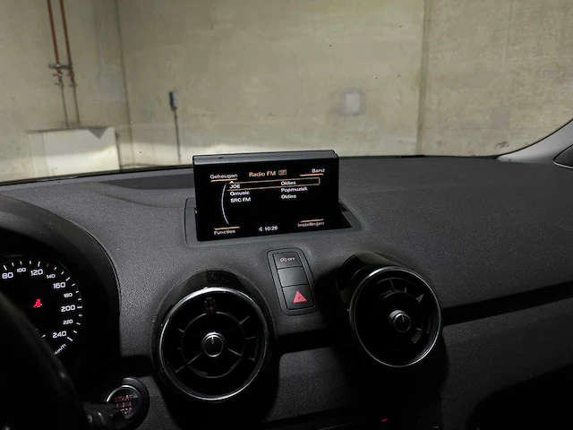 Audi a1 1.2 tfsi attraction 86pk 2010, tx-992-d - afbeelding 20 van  36