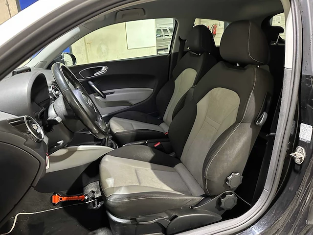 Audi a1 1.2 tfsi attraction 86pk 2010, tx-992-d - afbeelding 24 van  36