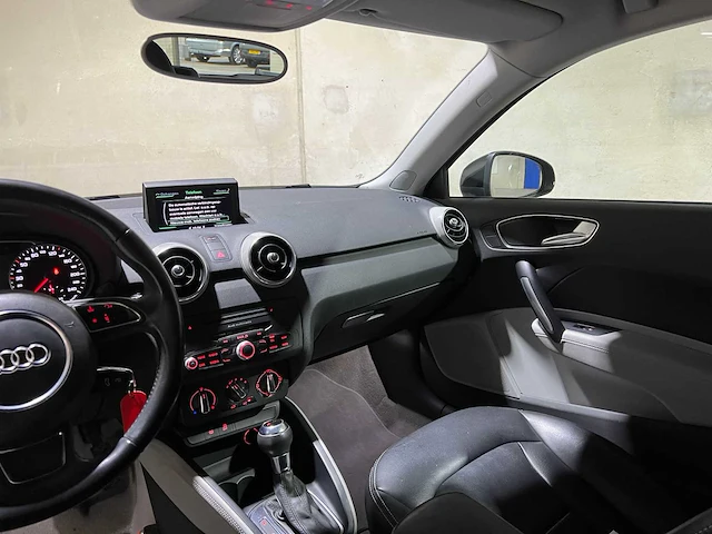 Audi a1 1.4 tfsi 119g. attraction pro line business 122pk 2010, 25-nrd-8 - afbeelding 18 van  47
