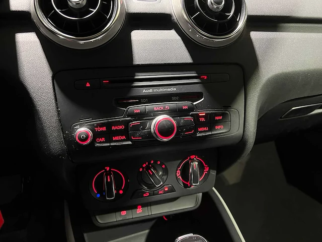 Audi a1 1.4 tfsi 119g. attraction pro line business 122pk 2010, 25-nrd-8 - afbeelding 28 van  47