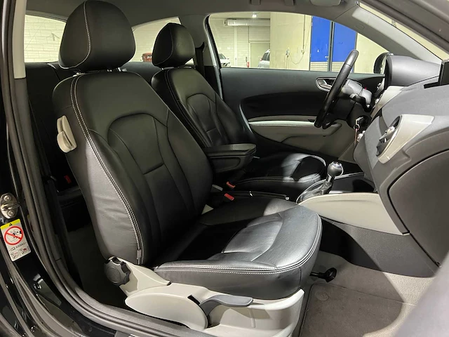 Audi a1 1.4 tfsi 119g. attraction pro line business 122pk 2010, 25-nrd-8 - afbeelding 36 van  47