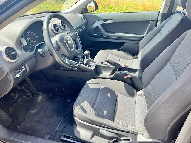 Audi a3 - 1.6 attraction b.e. - 2008 - personenauto - afbeelding 17 van  31