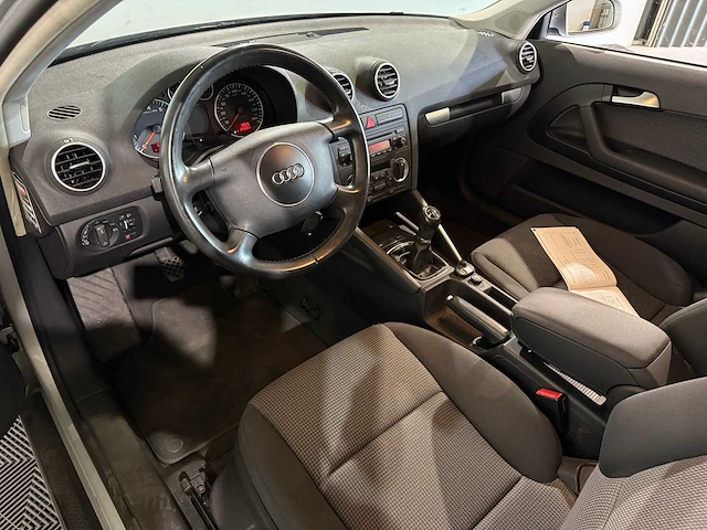 Audi a3 1.6 attraction, 21-np-dg - afbeelding 12 van  13